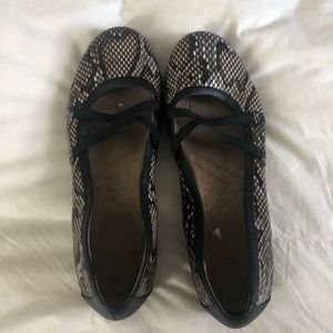 Size 11 memory foam Snake Skin print flats